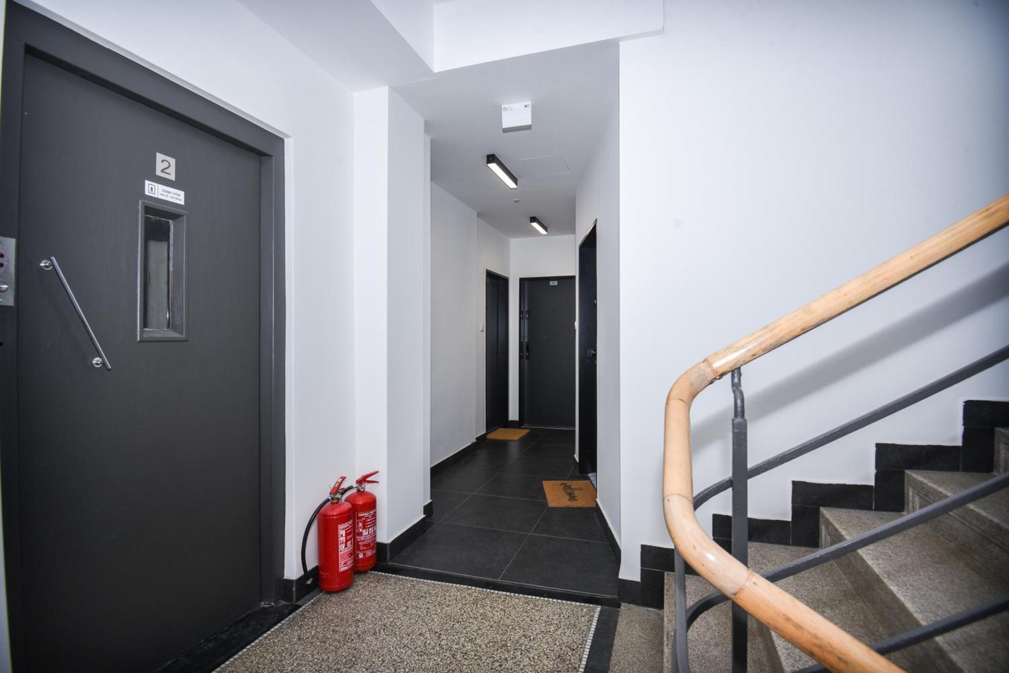 City Center Studio - Comfy & Modern Pozsony Kültér fotó