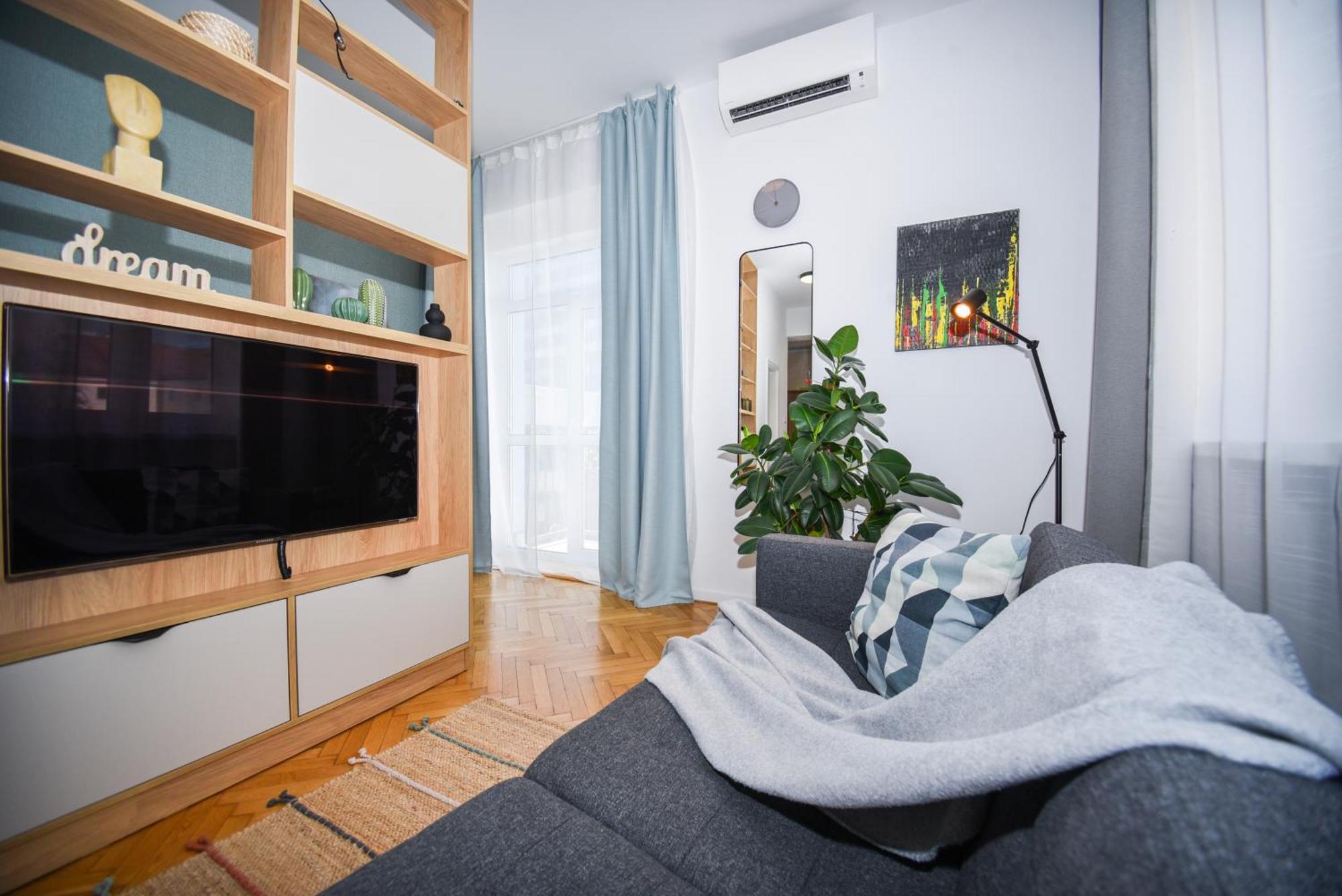 City Center Studio - Comfy & Modern Pozsony Kültér fotó