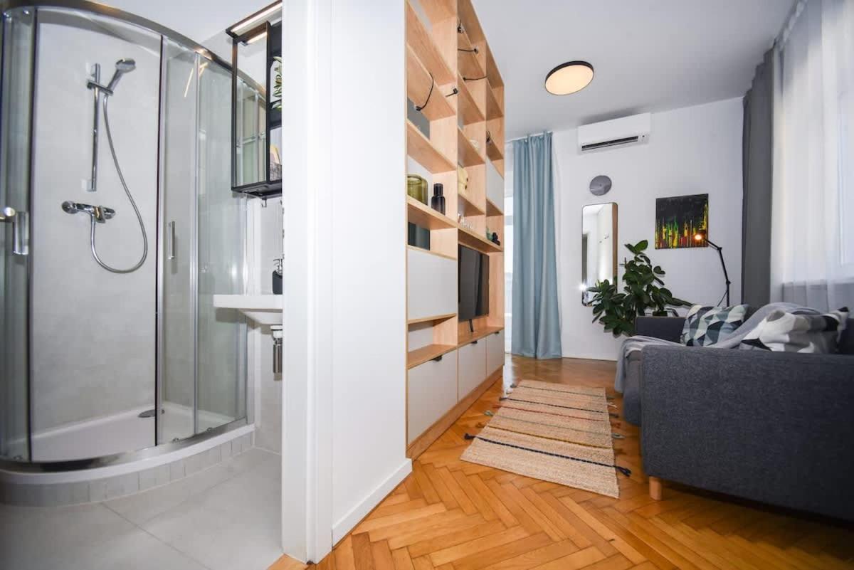 City Center Studio - Comfy & Modern Pozsony Kültér fotó