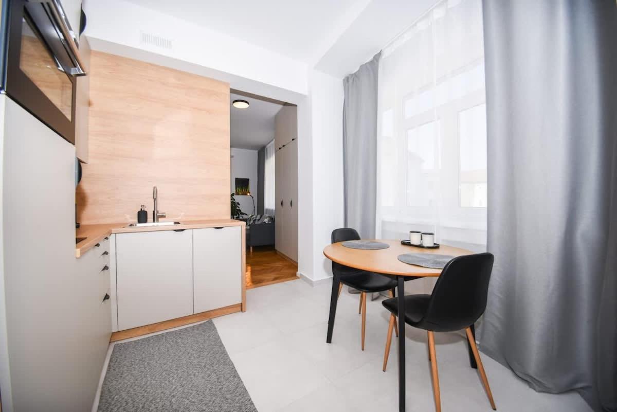City Center Studio - Comfy & Modern Pozsony Kültér fotó